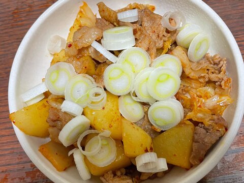 豚切り落とし肉とジャガイモのキムチ炒め